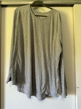 tek gear Gray Long-Sleeve Animal Print Tee